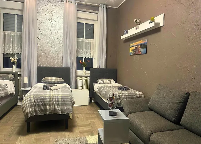 In With Parking 公寓